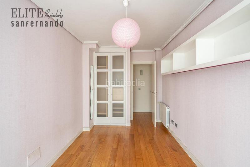 Foto 8ae8ef52-dace-4570-bd91-db4db2686071. Pis amb calefacció aparcament piscina a Valdenoja Santander