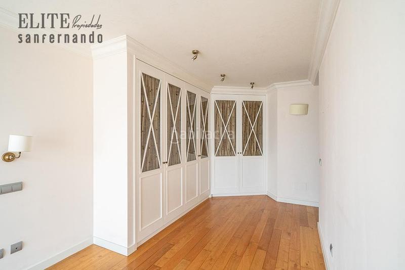 Foto d15329fe-49d6-4ab3-a6ef-43ad06bc0646. Pis amb calefacció aparcament piscina a Valdenoja Santander