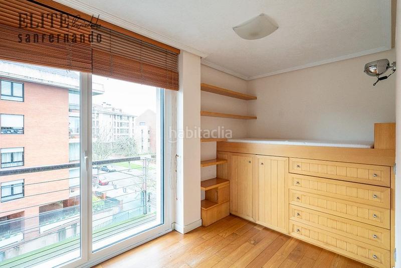 Foto ed4f6e62-8a23-49e3-ac18-a66517b7c37c. Pis amb calefacció aparcament piscina a Valdenoja Santander