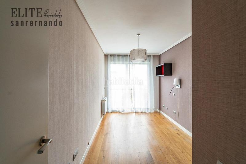 Foto ee3f3cd0-423b-41e8-b651-1fef63fdd5f3. Pis amb calefacció aparcament piscina a Valdenoja Santander