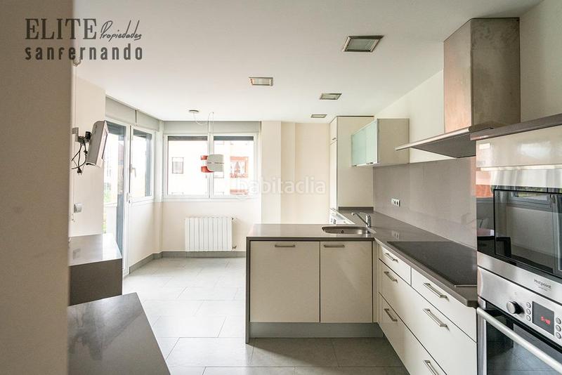 Foto f276ec05-bcd1-48e3-a1c3-a86a4207630b. Pis amb calefacció aparcament piscina a Valdenoja Santander