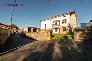 Casa in Barrio barrio viallán 248. Casa con maravillosa parcela en oreña, alfoz de lloredo