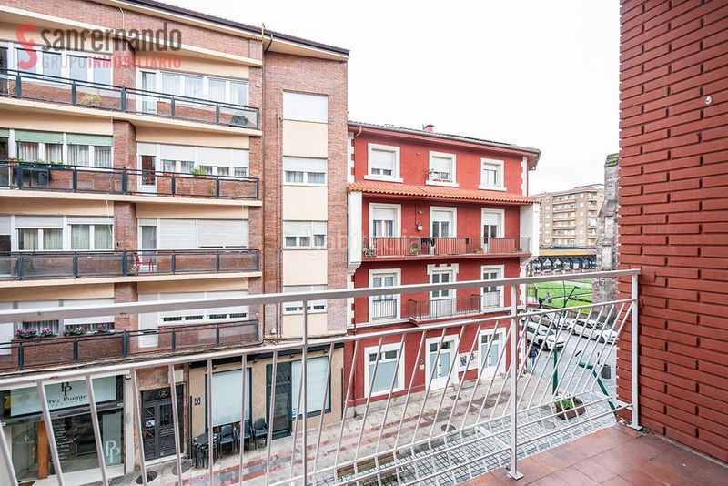 Foto f3a102dd-f503-468d-88b2-ef8f0cfeeb53. Pis a Centro Torrelavega