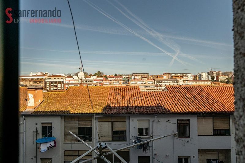Foto a79d7543-e1f5-49ca-a900-9fdaf5efb610. Piso  a la venta en la zona de la calle alta con ascensor en Santander