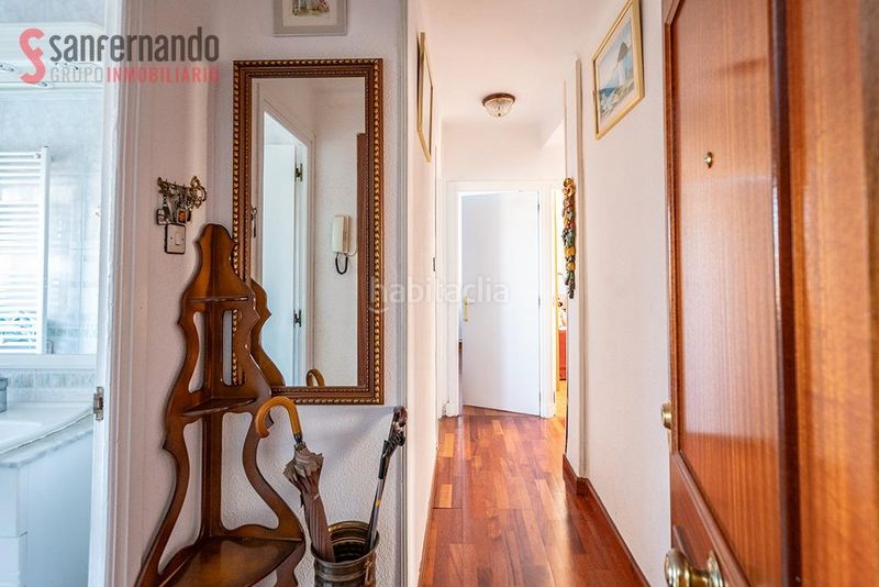 Foto e034409f-c192-402b-8263-a3d93a0c3bd6. Piso  a la venta en la zona de la calle alta con ascensor en Santander