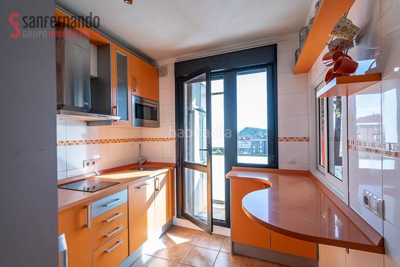 Foto f597118c-c7d5-4d08-94ee-66b68d9b0262. Planta baixa amb calefacció aparcament a Suances