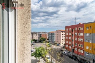 Pis  Calle de la universidad. Piso en la zona dávila castros con ascensor