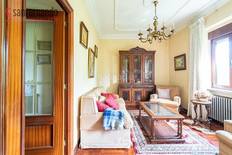 Foto 0f20fd69-bda0-456a-9379-8a816588b6c3. Casa amb calefacció aparcament a Reocín