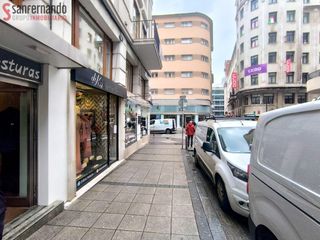 Business premise  Calle rualasal. Local comercial en el centro de la ciudad