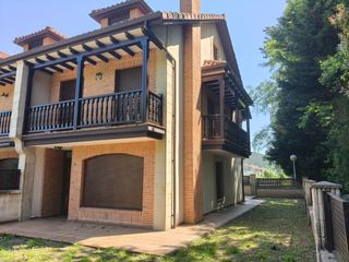 Affitto Chalet in Castañeda. Chalet en villabañez con jardín