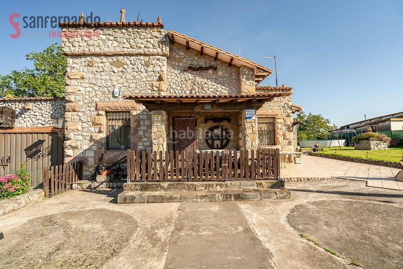 Foto 09a24024-9a82-4021-9668-36500bf54f90. Casa amb calefacció aparcament a Tanos Torrelavega