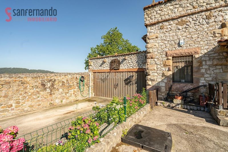 Foto c06a832f-630b-4a0e-8f0a-ebade6e98c4c. Casa amb calefacció aparcament a Tanos Torrelavega