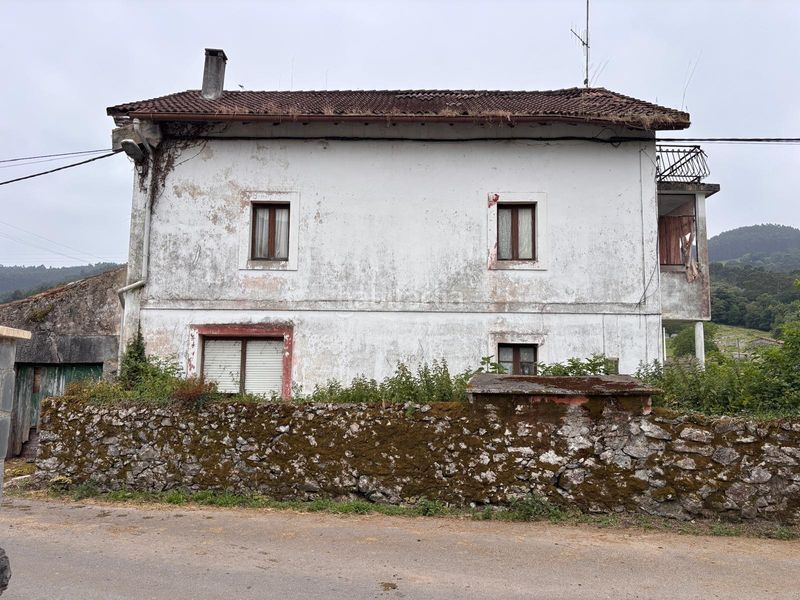Foto 5c53feba-1d33-4fa4-a1d5-8a0cb8826f50. Casa amb aparcament a Voto