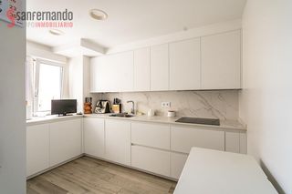 Pis  José hierro. Piso exterior de 3 habitaciones en la calle josé hierro, para en