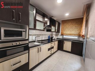 Rent Flat  Avenida escultor t calde. Piso de 3 habitaciones, dos baños.  aceptan mascotas