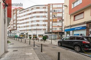 Appartement à Calle hermilio alcalde del rio 3. Piso de tres habitaciones con ascensor a cota cero