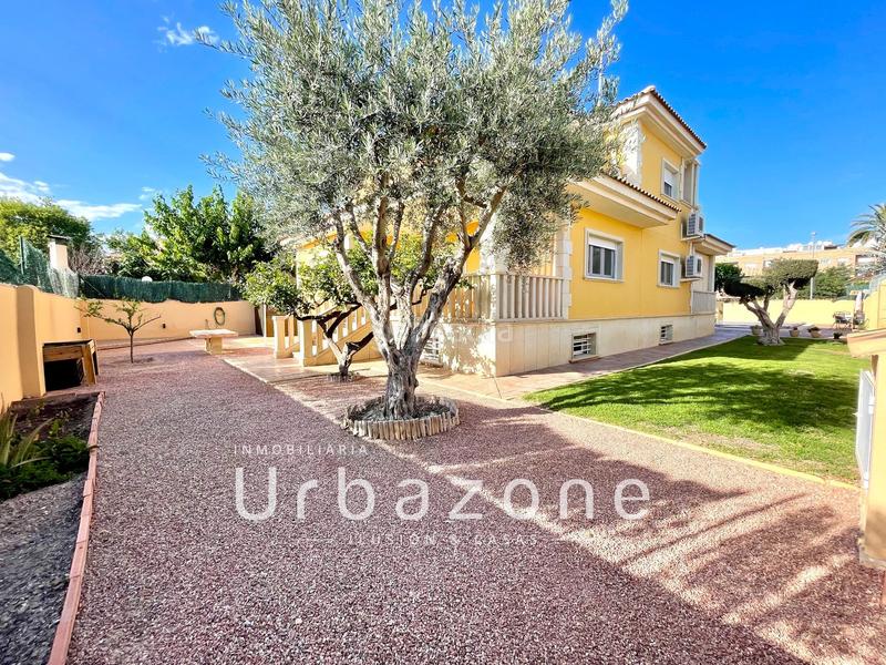 Foto 8b1cfb00-6413-433d-a56a-d375848639f6. Casa chalet independiente Centro en Centro Mutxamel