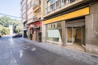 Local Comercial  Calle fatxo. Local comercial en el centro de elche, junto a la baslica de sa