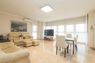 Affitto Appartamento in Calle de alfonso xii 16. Piso en alquiler en el centro de elche con plaza de garaje!