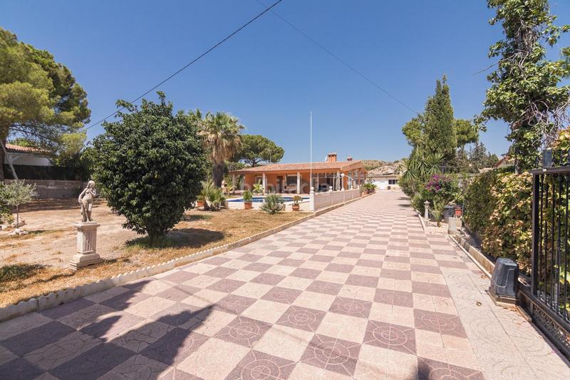 Foto f1bc7429-5488-41d3-ba2b-b331f976b041. Chalet exclusivo chalet a la venta en peña de las aguilas! en Elche / Elx