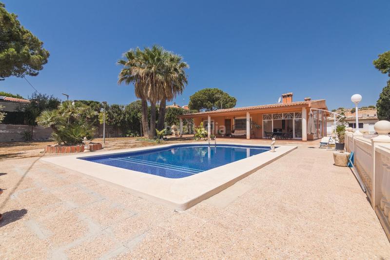 Foto fc3c0b1c-2d76-4c40-a209-f8baa40239b6. Chalet exclusivo chalet a la venta en peña de las aguilas! en Elche / Elx
