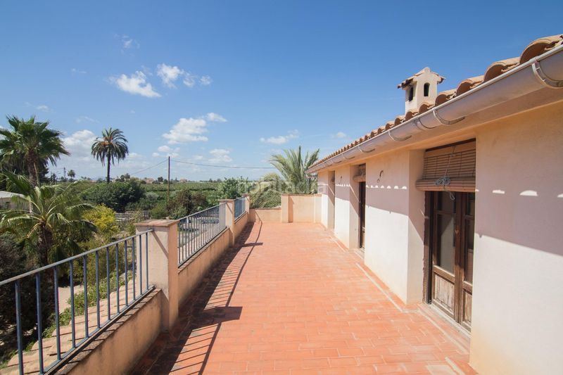Foto 966bd541-0693-4354-b2b7-26e6a60cd224. Xalet amb aparcament piscina a Alzabares Elche / Elx