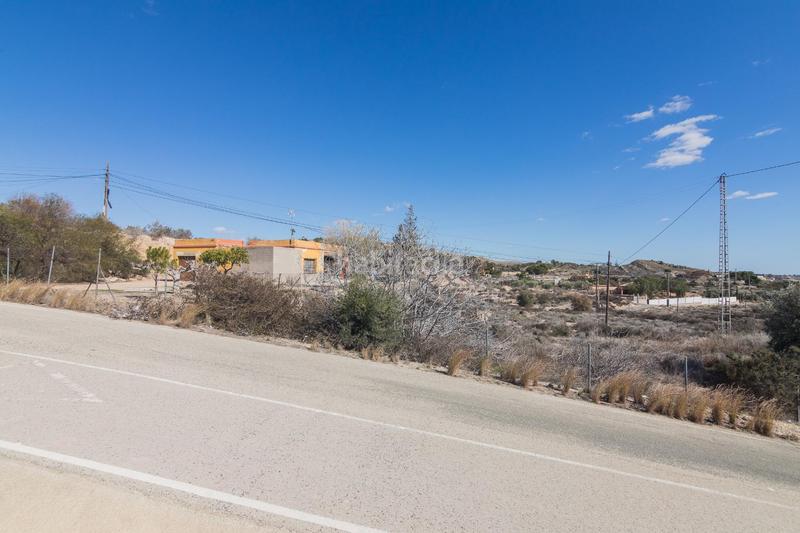 Foto 9254b871-18c9-41dc-8c8f-ec9aa73ae5ba. Chalet con piscina in Peña de las Águilas Elche / Elx