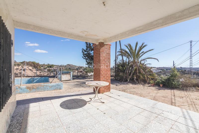 Foto c5fe3a16-5b49-4760-a299-ad5677876c56. Chalet con piscina in Peña de las Águilas Elche / Elx