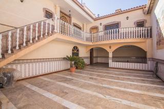 Casa adossada a Algueña. Majestuosa y espectacular vivienda en algueña!