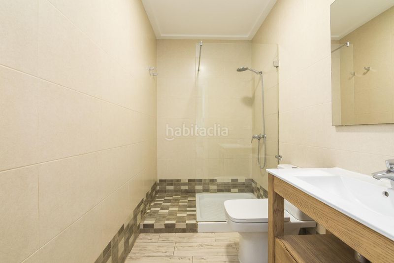 Foto 9b2e7218-b8ce-4c77-9fb1-1d319458fae4. Planta baixa a calle de beethoven 5 a Centro Elche / Elx