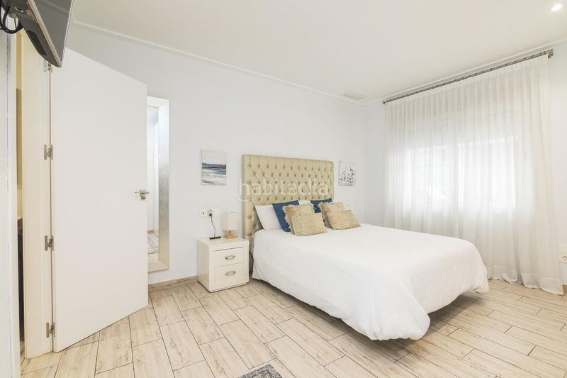 Foto d9814f6d-72d5-4ab4-bc3d-d089f0b71ffb. Planta baixa a calle de beethoven 5 a Centro Elche / Elx