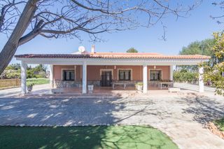 Xalet a Partida san carlos 175. Chalet con piscina y gran parcela en redován!