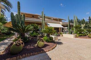 Chalet en Alzabares. Una villa espectacular en el jardín de tus sueños!