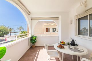 Pis a Calle ecuador 3. Apartamento con vistas al mar en la playa de levante, santa pola