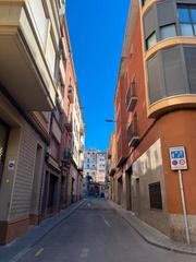Aparcament cotxe a Calle mestre albagés 18. Plaza de parquing doble de 20m