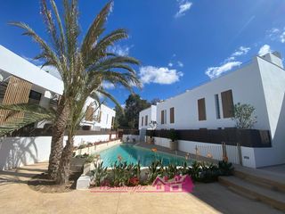 Ground floor  Carrer retir 10. Planta baja a estrenar con gran terraza cerca de la playa