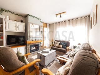 Duplex  Carrer del dr. carles pol i aleu. Dúplex con plaza de parking en sort
