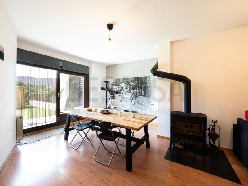 Foto f9b52d82-360f-4da2-b7e8-8a3d2a09b56f. Apartament amb aparcament a Pont de Suert (El)