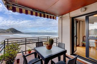Pis a Calle jose miguel barandiaran, 24, donostia / san sebastián, spa. Exclusiva vivienda con terraza y vistas al mar y la playa