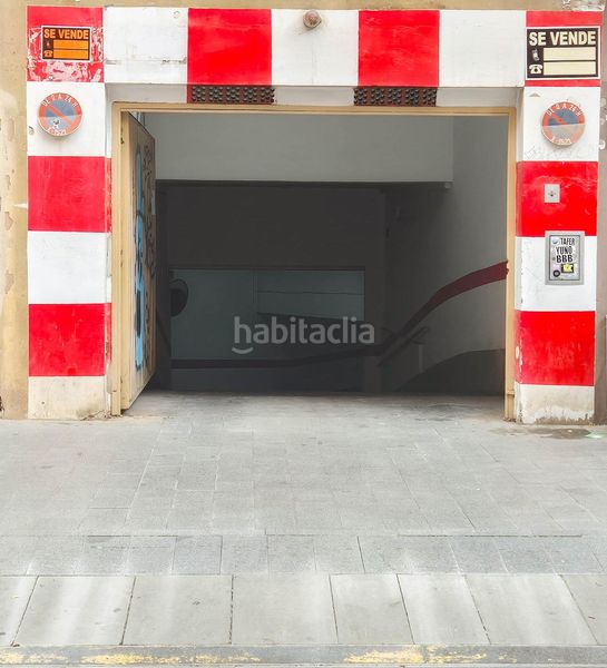 Foto fc94be1c-5cdc-42f2-9fda-9aae5f1c2b51. Aparcament cotxe a Russafa Valencia