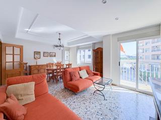 Lloguer Pis  Carrer del pintor sorolla. Piso con gran terraza independiente y esquinera