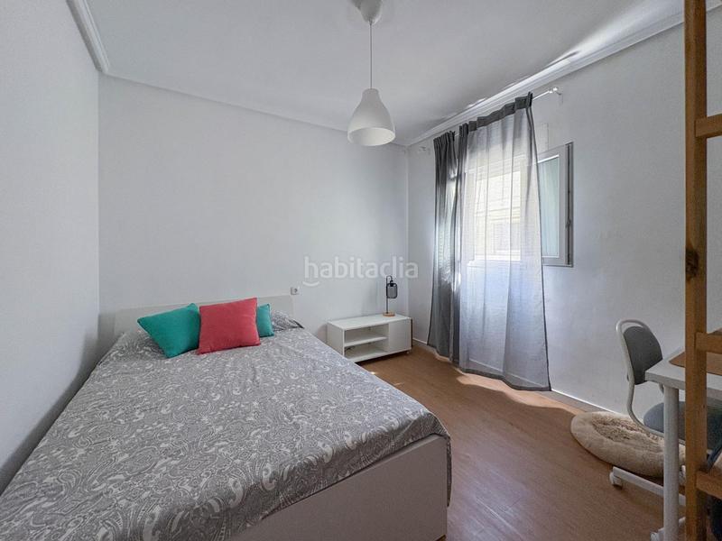 Foto b3b3461e-7651-4470-a447-854eaadbbcd7. Pis a calle elena tamarit 5 a Poble Nou Torrent