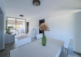 Appartement  Calle campillo altobuey. Piso de tres dormitorios y un baño con terraza junto a las unive