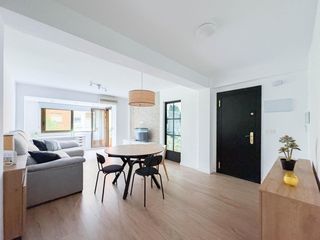 Etagenwohnung  Calle calvo acacio. Piso de 4 habitaciones, dos baños, dos plazas de garaje y balcón
