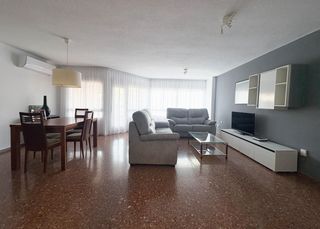 Location Appartement  Avenida peris y valero. Piso de alquiler en ruzafa con plaza de garaje, 2 habitaciones y