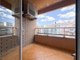 Location Appartement  Avenida peris y valero. Piso de alquiler en ruzafa con plaza de garaje, 2 habitaciones y