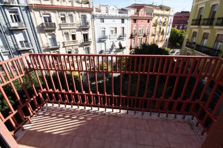 Miete Etagenwohnung  Calle sueca. Exclusivo piso con balcones de 4 dormitorios y 2 baños , garaje