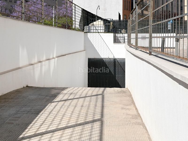 Foto cd50c828-dc1b-4805-ba67-d23202ee4456. Parking voiture dans calle londres-48 12 dans Parc Central Torrent