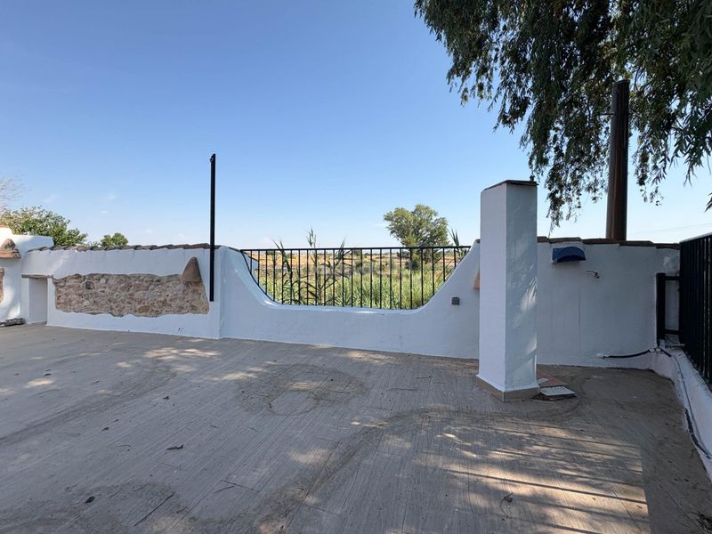 Foto d179d55b-b03f-47e3-95e8-441dadd521b7. Casa amb aparcament a Riba - roja de Túria
