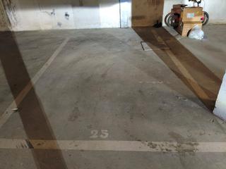 Parking voiture à Carrer enric granados 4. Plaça de pàrquing en venda
